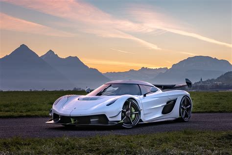 who makes koenigsegg.